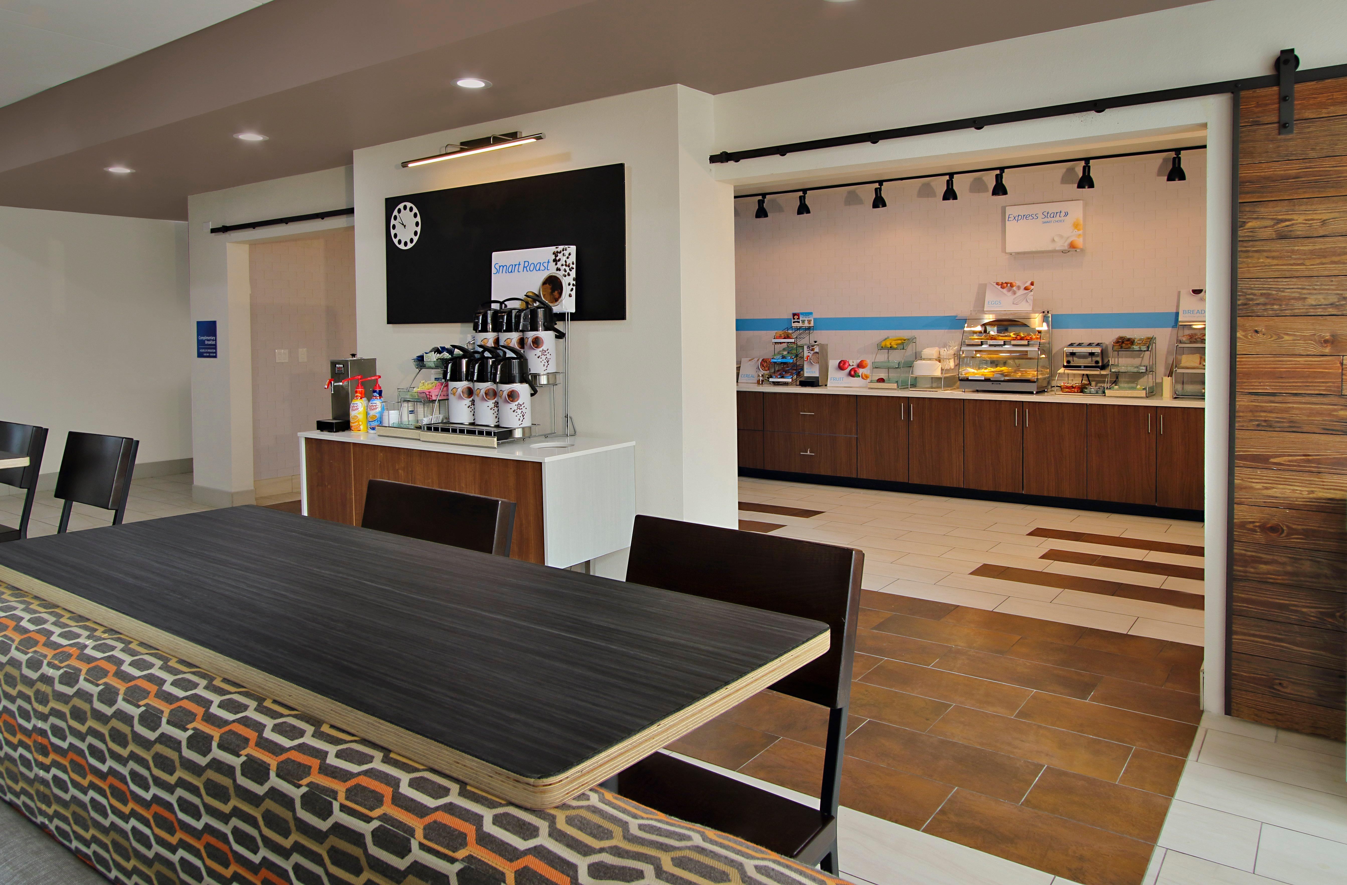 Holiday Inn Express & Suites - Brookshire - Katy Freeway By Ihg Exterior photo